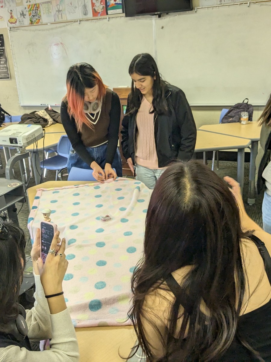 Sewcial Club hosts blanket-making&nbsp;event