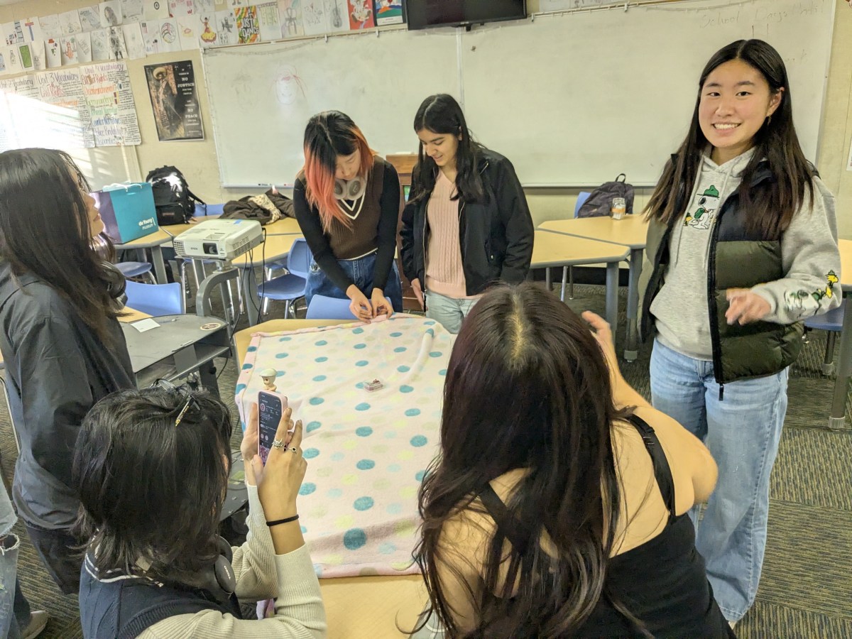 Sewcial Club hosts blanket-making&nbsp;event